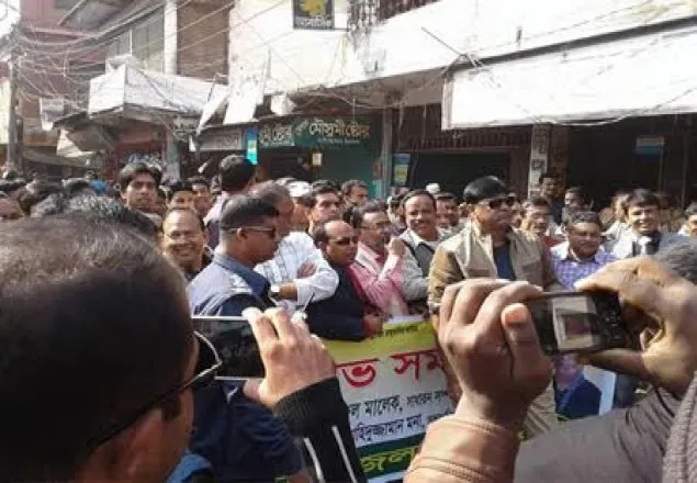 ঝিনাইদহে পুলিশের বাধায় বিএনপির বিক্ষোভ মিছিল পন্ডু