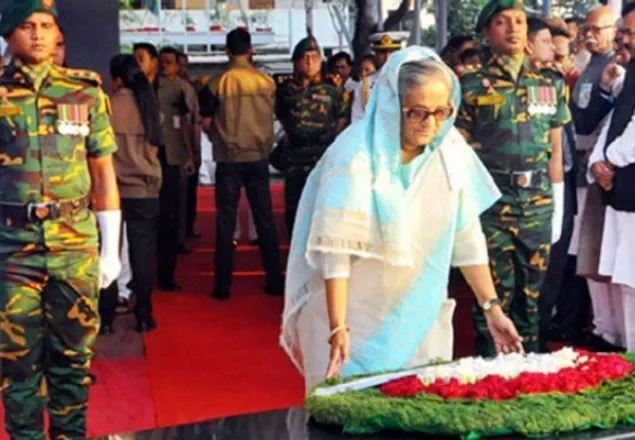 বঙ্গবন্ধুর প্রতিকৃতিতে প্রধানমন্ত্রীর শ্রদ্ধা