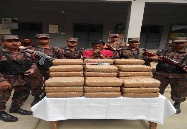 বেনাপোল সীমান্তে ১০০ কেজি গাজাসহ যুবক আটক