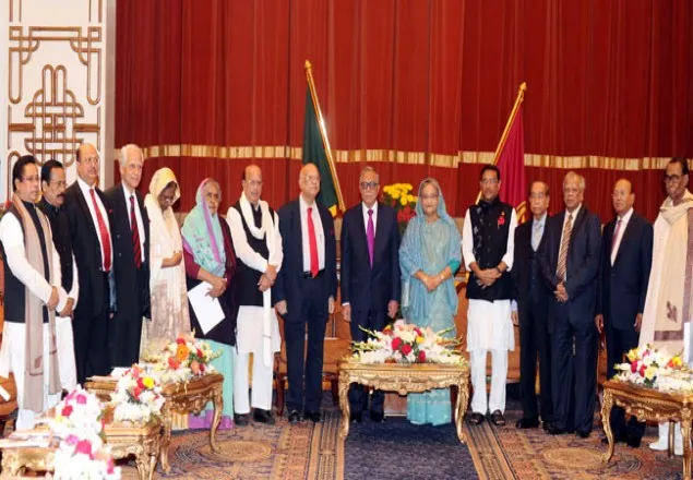 ইলেকট্রনিক ভোটিং মেশিনে ভোট চায় আওয়ামী লীগ