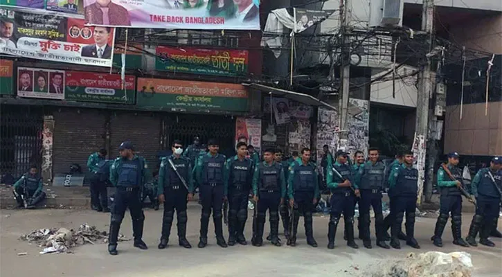 নয়াপল্টনে বিএনপি কার্যালয়ে ঝুলছে তালা, সামনে পুলিশ পাহারা