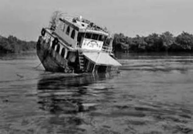 লাইটার জাহাজ ডুবল এক হাজার টন কয়লা নিয়ে