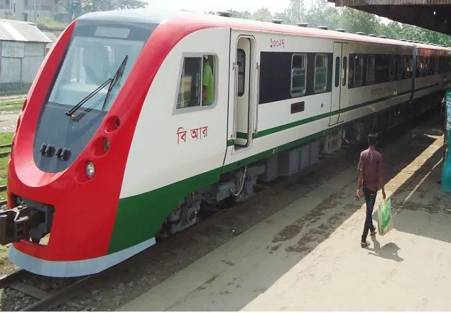 ট্রেনে অনিয়ম: টিটিদের পকেটে দেদারছে ঢুকছে টাকা 