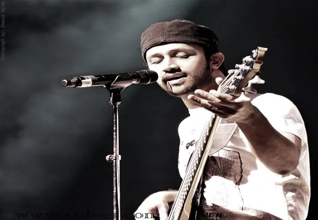 কনসার্ট চলাকালে শ্লীলতাহানির হাত থেকে নারীকে বাঁচালেন আতিফ আসলাম