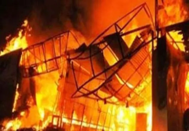কালিয়াকৈরে আগুনে পুড়েছে কলোনির ১৮ ঘর