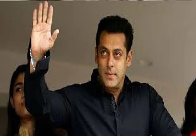 অস্ত্র মামলায় অব্যাহতি পেলেন সালমান খান