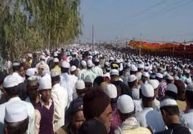 লাখো মুসল্লির অংশগ্রহণে ইজতেমায় জুমার নামাজ আদায়
