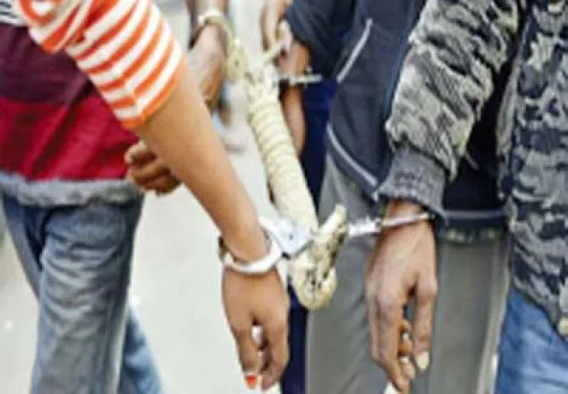 রাজধানীতে পাসপোর্ট প্রতারক চক্রের ২ সদস্য আটক 