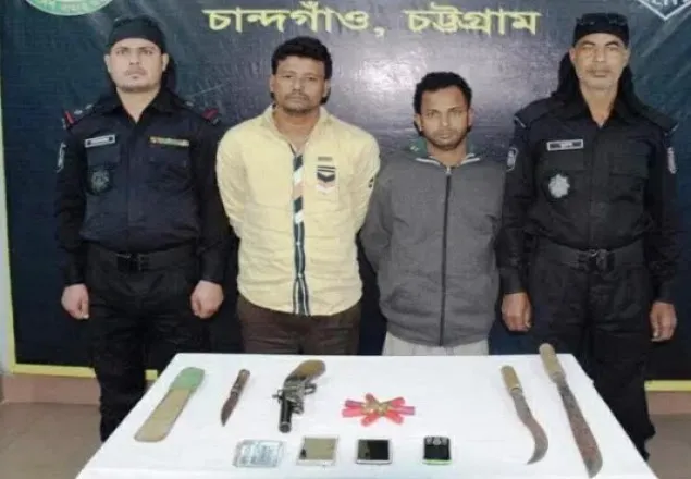 চট্টগ্রামে ডাকাতির প্রস্তুতিকালে অস্ত্রসহ আটক ২