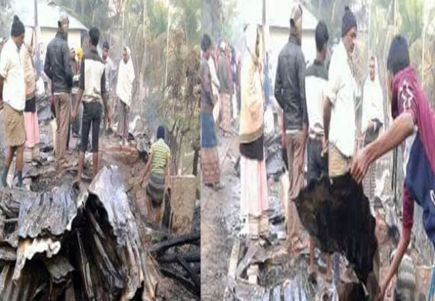 পাথরঘাটায় আগুনে ১১ দোকান পুড়ে ছাই