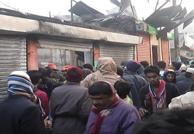 মাদারীপুরে আগুনে পুড়ে গেছে ১৬টি দোকান