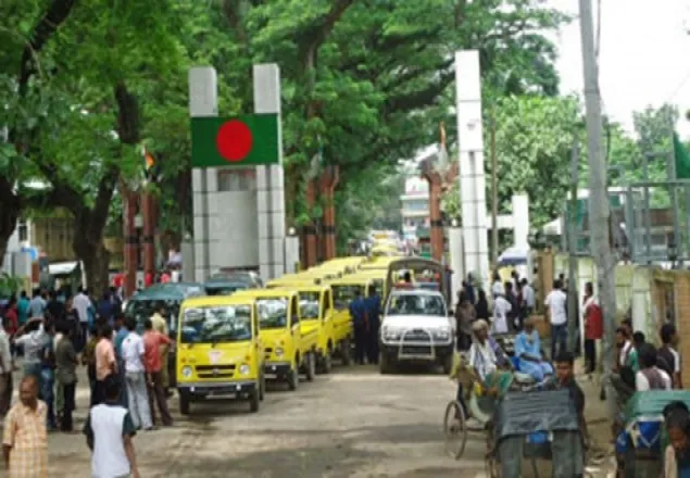 ধর্মঘটে অচল বেনাপোল স্থল বন্দর: আটকা পড়েছে কয়েকশ‘ পন্যবাহি ট্রাক