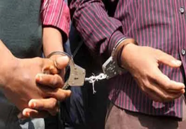 টাকা নিতে এসে জিম্মিকারীর দুই সহযোগী গ্রেফতার