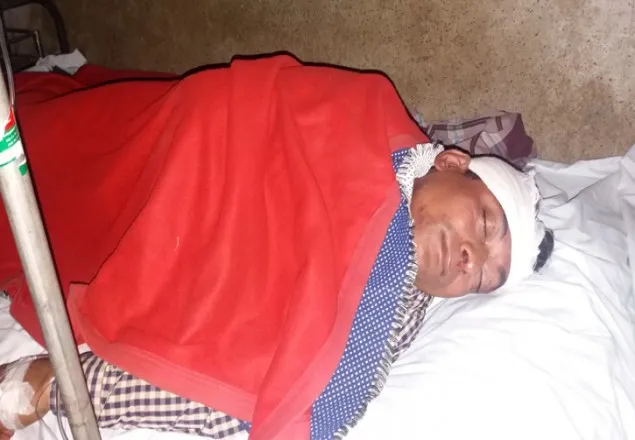 ডাকাতের হামলায় আহত ৪