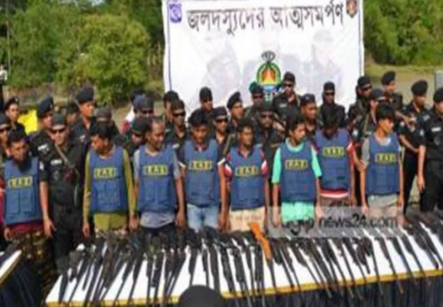 বনদস্যু জাহাঙ্গীর বাহিনী আজ আত্মসমর্পণ করছে
