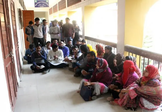 ইসলামী বিশ্ববিদ্যালয়ে ফলাফলের দাবিতে তালা