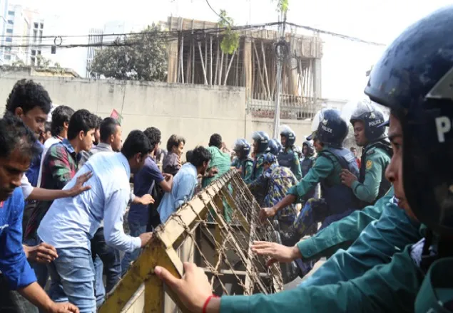 শিক্ষা মন্ত্রণালয় ঘেরাও প্রগতিশীল সংগঠনের , পুলিশের বাধা