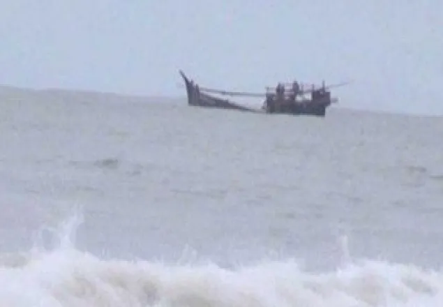 বঙ্গোপসাগরে মাছধরা ট্রলারসহ ১০ জেলে নিখোঁজ