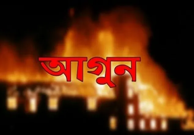 বরিশালে বিস্কুটের গোডাউনে আগুন 