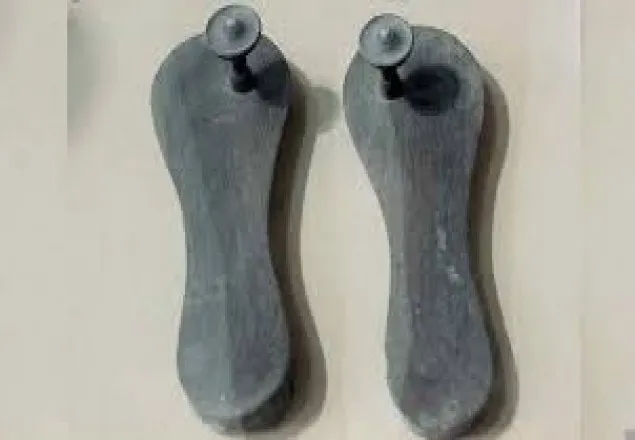 নড়াইলে হারিয়ে যাচ্ছে ঐতিহ্যবাহী পাদুকা খড়ম 