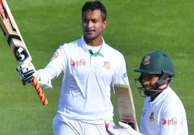 আক্রমণাত্মক ব্যাটিংয়ে সাকিবের হাফ সেঞ্চুরি 
