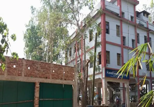 সরকারি বিদ্যালয়ের জমি দখল করে পাকা ভবন
