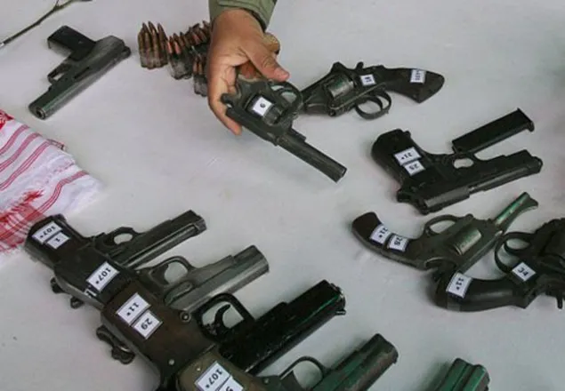 আসল গোয়েন্দার হাতে আটক নকল ১১ গোয়েন্দা