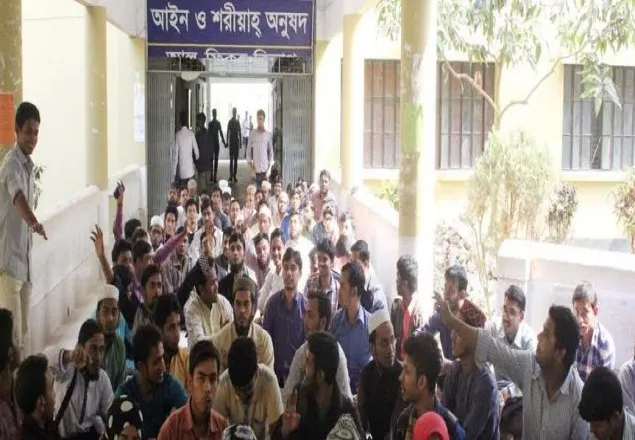 ইবিতে বিভাগের নাম পরিবর্তনের দাবিতে শিক্ষার্থীদের আন্দোলন