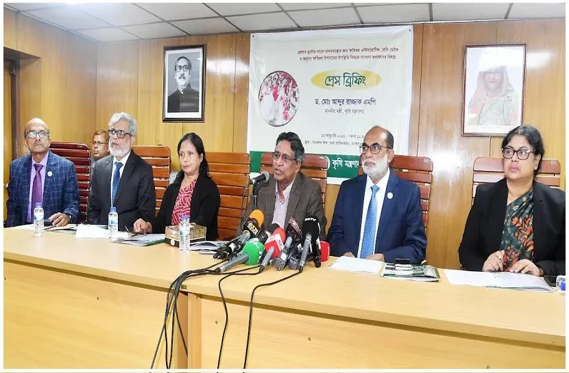 ব্রয়লার মুরগিতে ঝুঁকি নেই : কৃষিমন্ত্রী