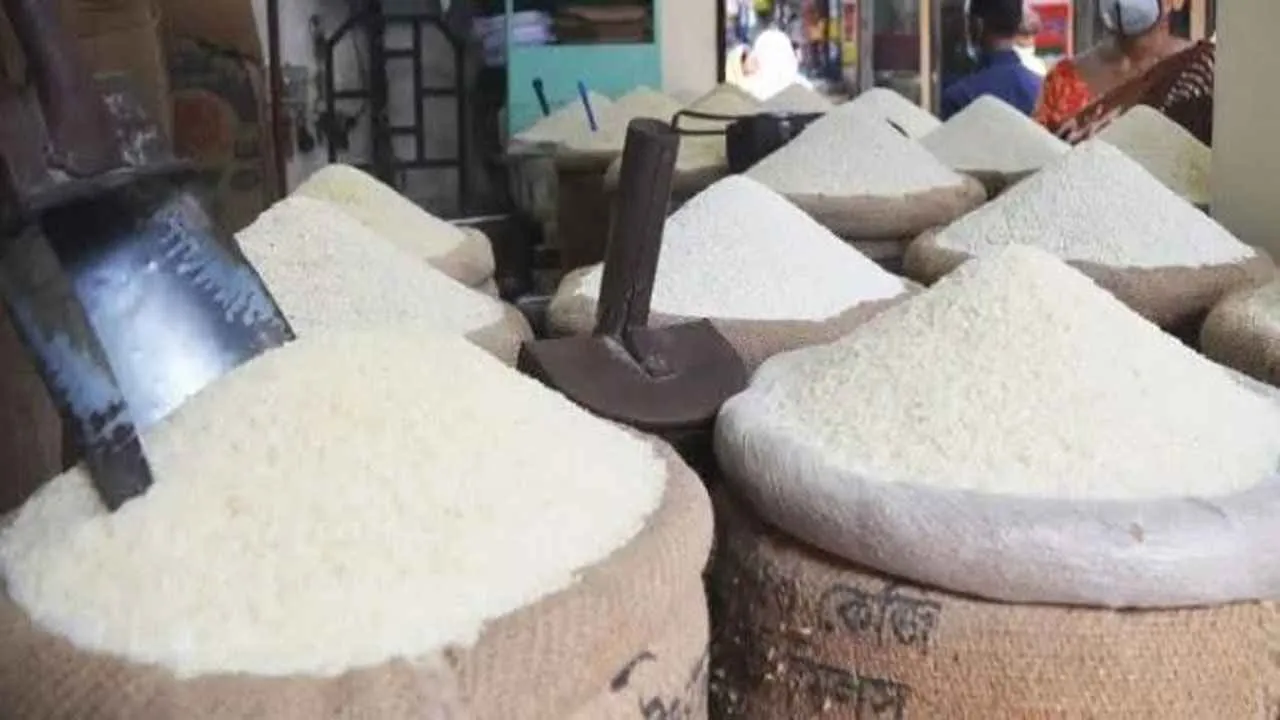 জ্বালানি তেলের দাম বাড়ায় চালের বাজারে উত্তাপ