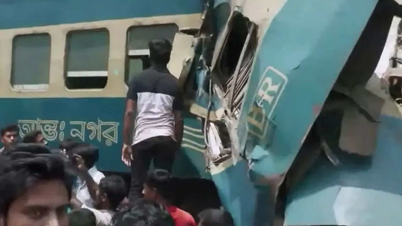 গাজীপুরে দুই ট্রেনের মুখোমুখি সংঘর্ষ, আহত অনেকে