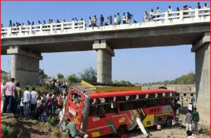 ভারত নিয়ন্ত্রিত কাশ্মীরে বাস খাদে পড়ে নিহত ৮