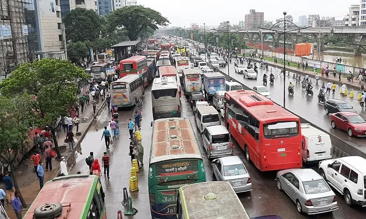 শুক্রবার রাতে বিমানবন্দর সড়ক এড়িয়ে চলুন