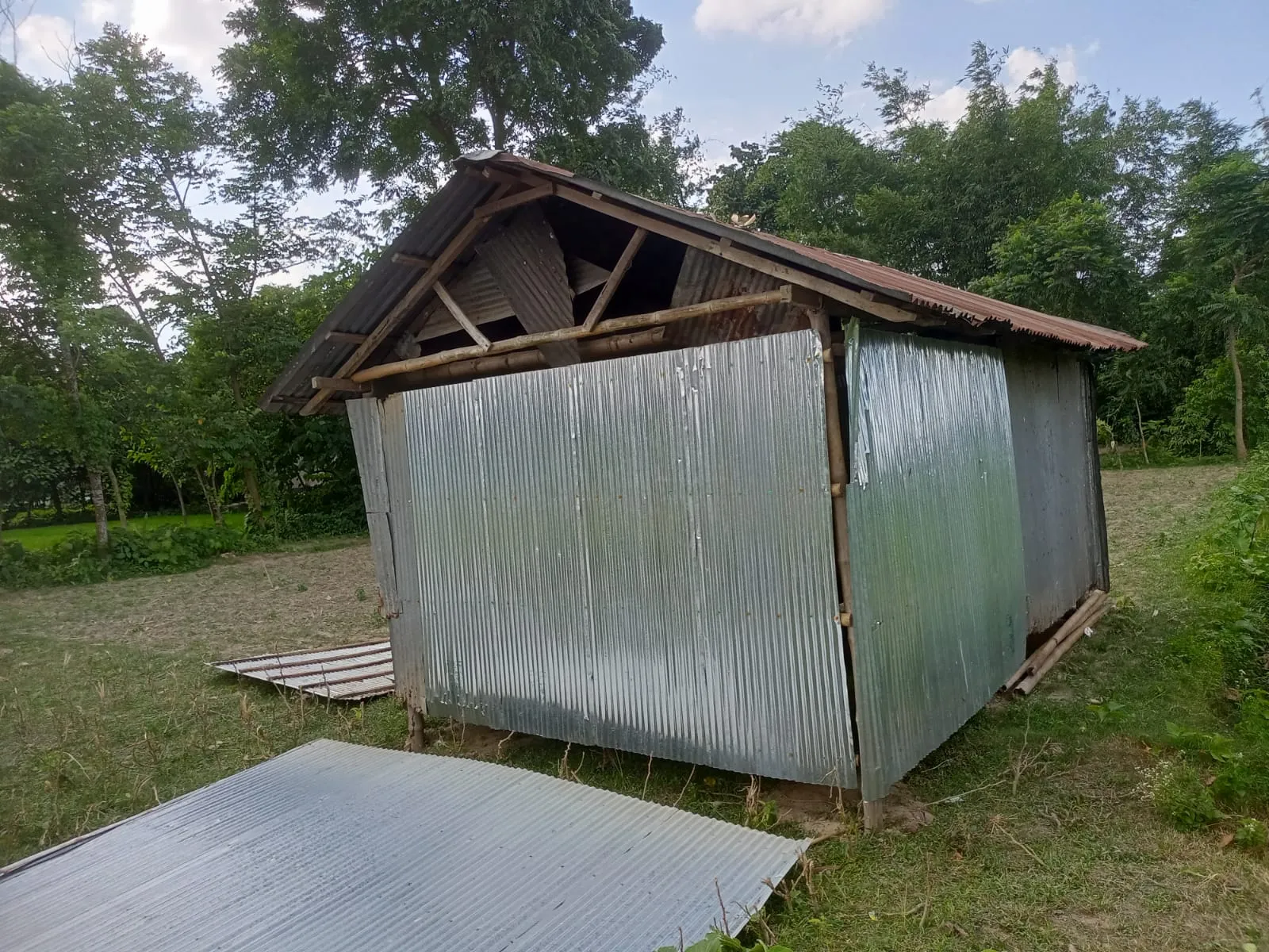 জমি দখল করে ঘর নির্মাণের অভিযোগ