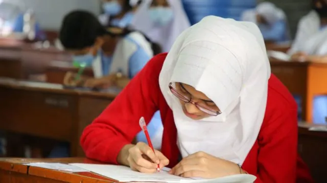 এসএসসি ও সমমানের পরীক্ষা শুরু