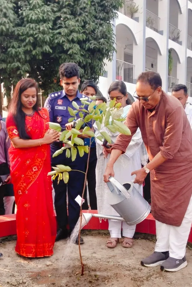 ধর্মকে ব্যবহার করে রাজনৈতিক বিভাজন সৃষ্টি করা কাম্য নয়