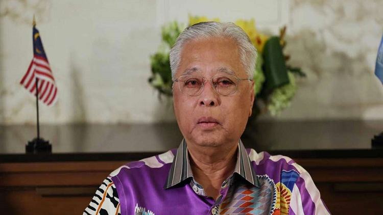 Malaysian PM dissolves parliament, calls for early election