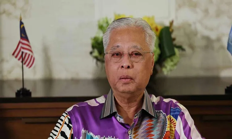 Malaysian PM dissolves parliament, calls for early election