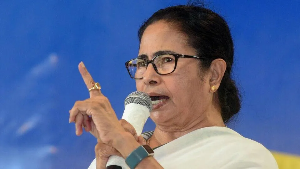 ফারাক্কা ব্যারেজ সমস্যা দিল্লির বিষয়, আমাদের নয় : মমতা