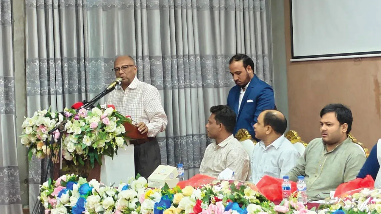 বিপ্লবীদের কয়েকজনের সরকারে যাওয়া ভুল ছিল: মাহমুদুর রহমান