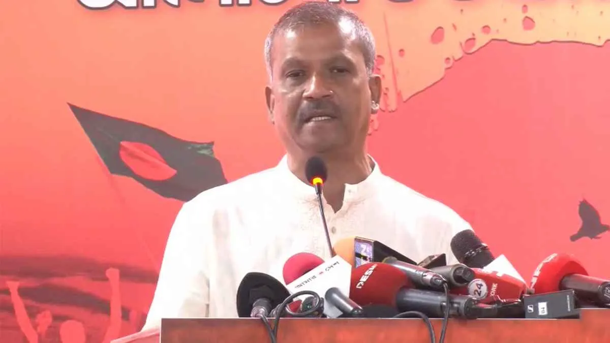 হাসিনা এখনও প্রতিশোধপরায়ণ মনোভাব বহন করছেন: আসিফ নজরুল