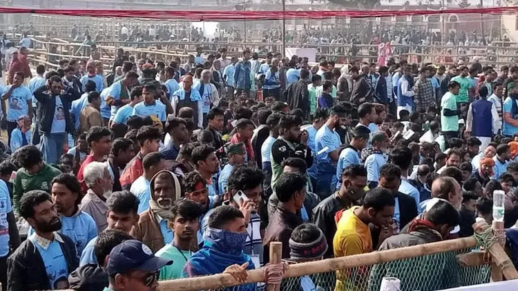নেতাকর্মীদের স্লোগানে মুখরিত রাজশাহীর মাদ্রাসা মাঠ
