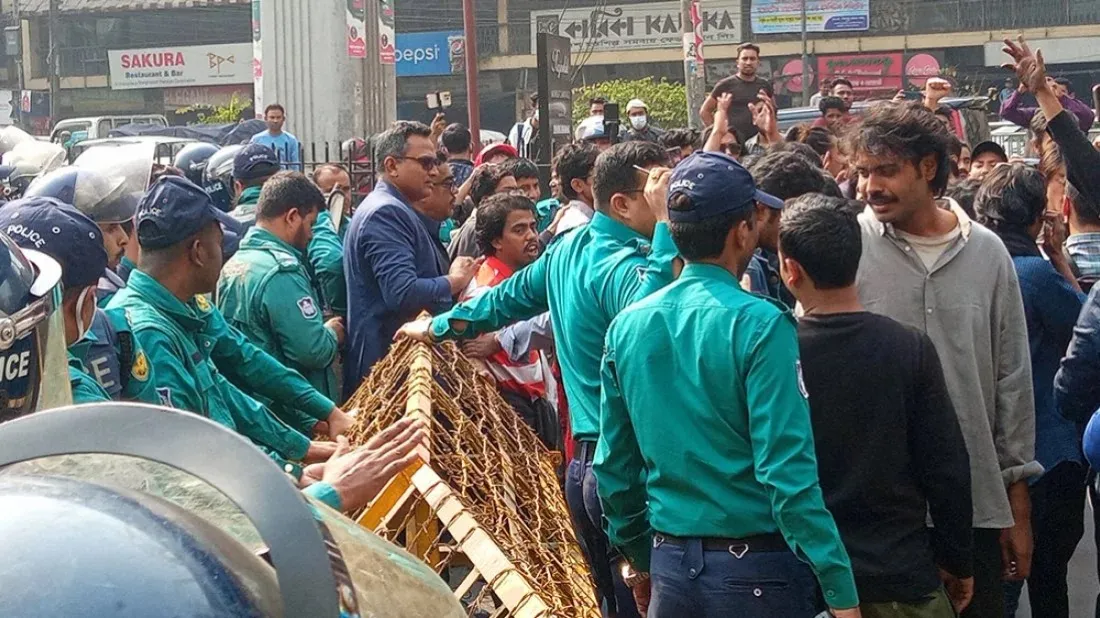 Police block Chhatra Jote’s march towards chief adviser’s residence
