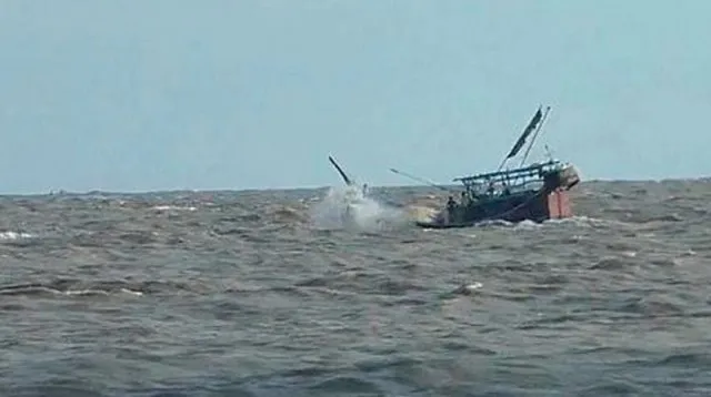 ফতুল্লায় লঞ্চের ধাক্কায় যাত্রীবাহী ট্রলারডুবি, নিখোঁজ ১০