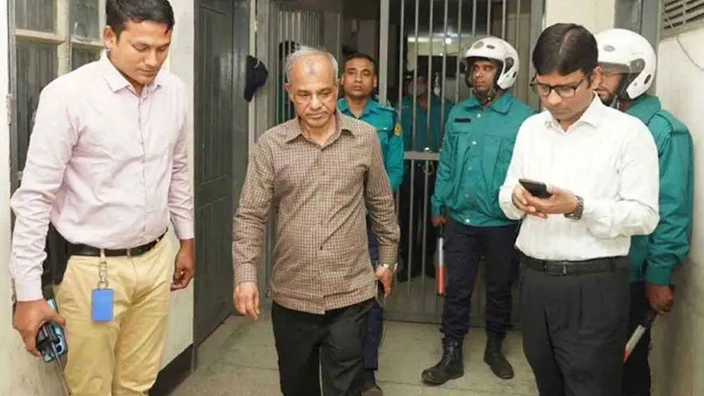 স্বরাষ্ট্র উপদেষ্টাকে সরালেই কী পরিস্থিতির পরিবর্তন হবে, কী বলছেন রাজনীতিবিদরা