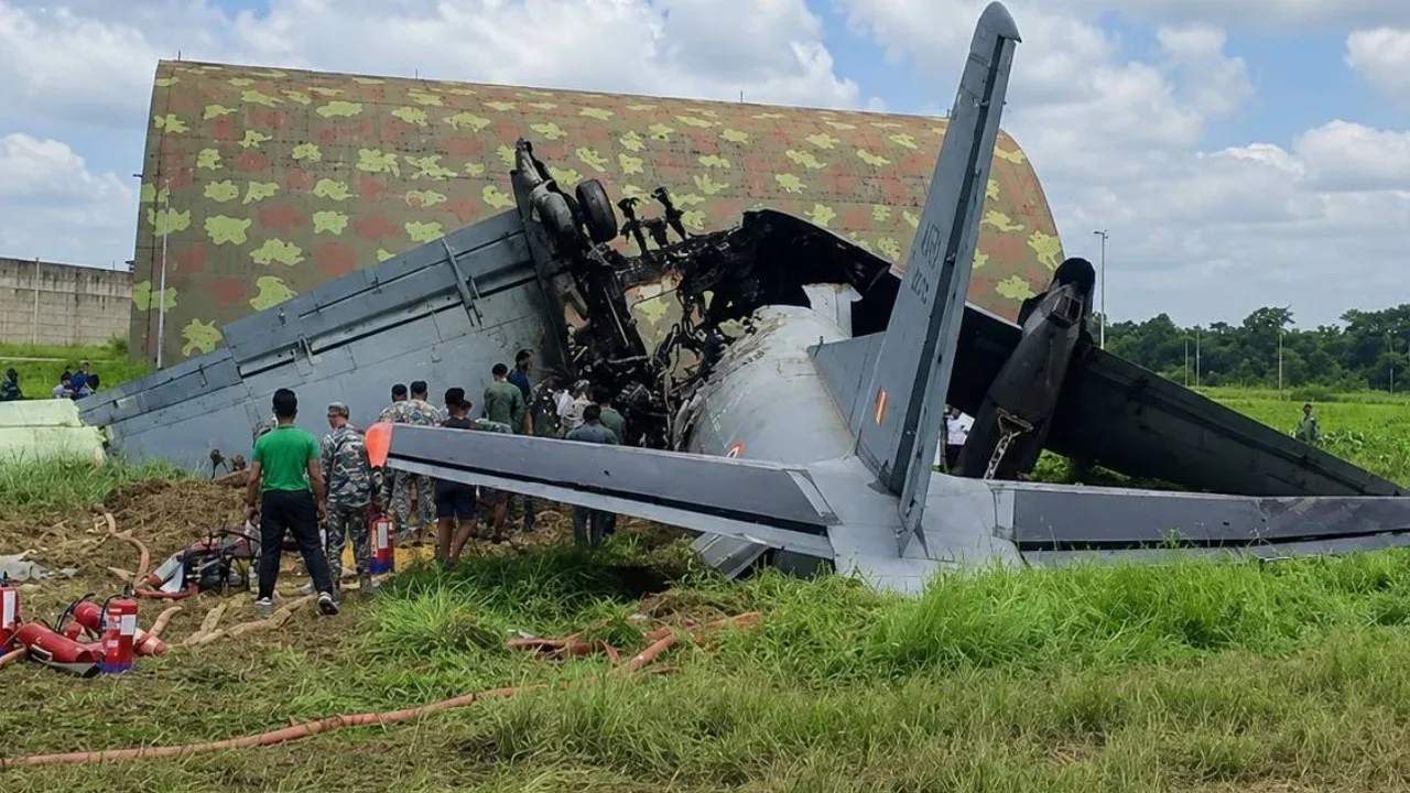ভারতে বিমান বাহিনীর বিমান বিধ্বস্ত হয়ে নিহত ৫