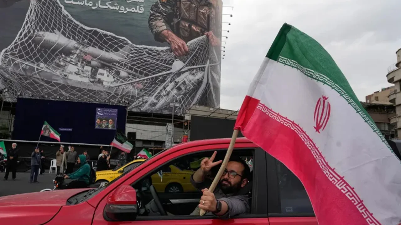 Amardesh_A_Man_with_Iran_flag