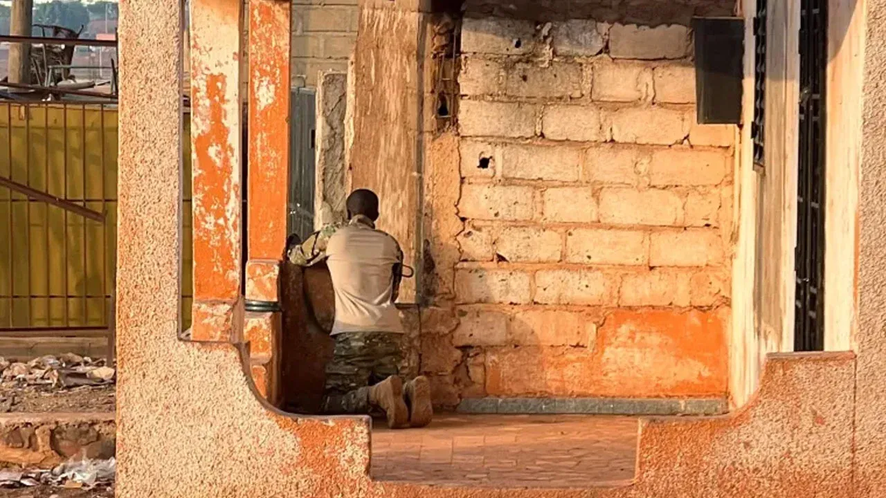 মালির রাজধানীসহ বিভিন্ন স্থানে একযোগে সশস্ত্র হামলা