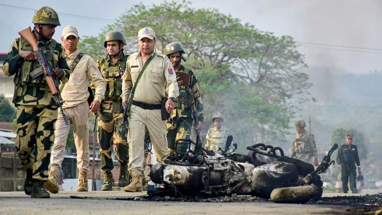 ভারতের মণিপুরে জাতিগত সংঘর্ষে গুলিতে নিহত ৩