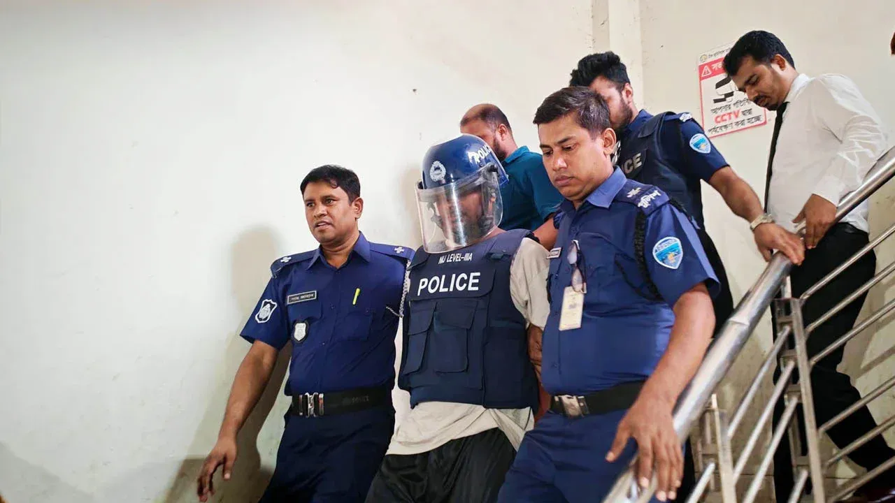দুই ঘণ্টার নাটকীয়তার পর আদালতে শিবির নেতা জিসান